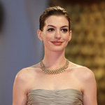 Anne Hathaway se viste de cuero para 'GQ'