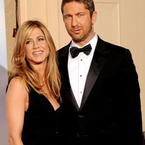 A Jennifer Aniston no le gusta que Gerard Butler le espose