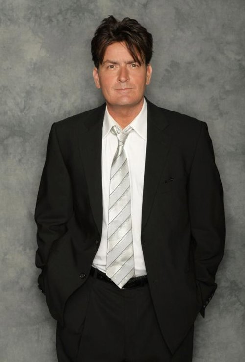 Charlie Sheen se declara no culpable de atacar a su esposa