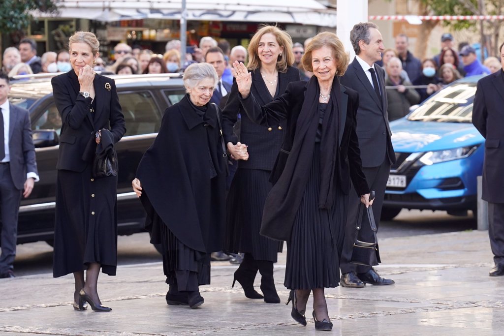 Las Infantas Cristina y Elena el gran apoyo para Doña Sofía en el