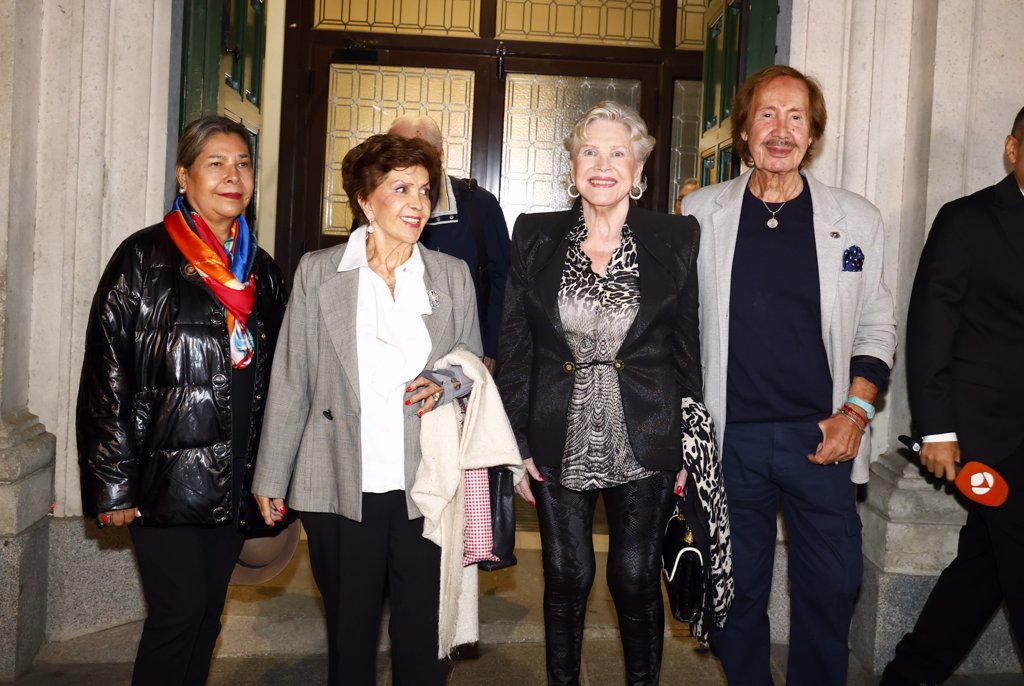 Augusto Alguer Gran Ausente En El Funeral De Carmen Sevilla