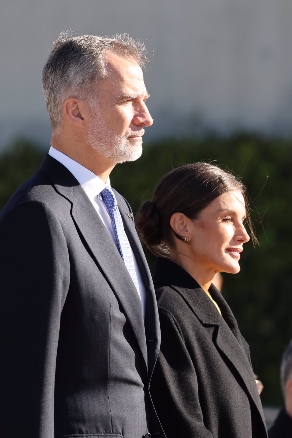 Los Reyes Felipe Y Letizia Despedidos Con Honores En El Arranque De Su