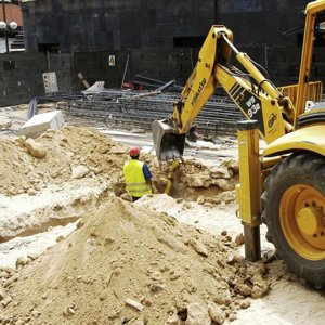 Los padres y niños del Palacio Valdés se vestirán hoy de luto coincidiendo con el inicio de las obras en el centro