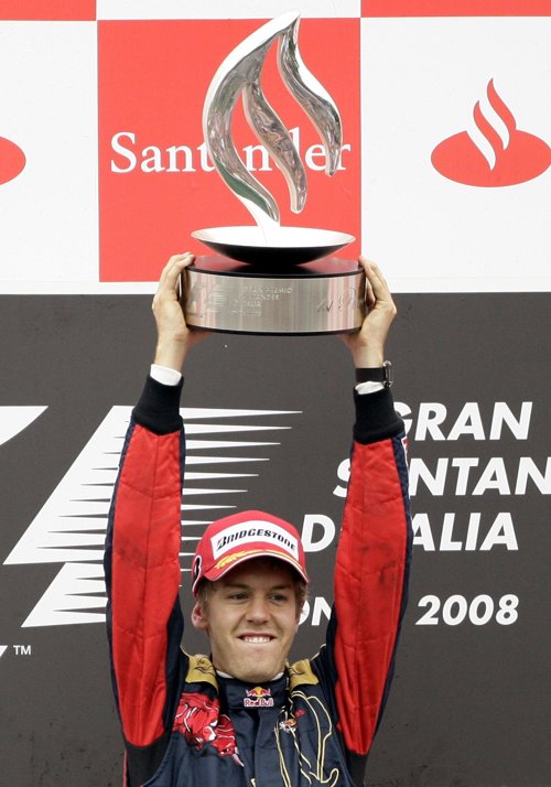 Vettel se convierte en el ganador más joven y Alonso tira de audacia para acabar cuarto