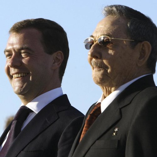 Ra�l Castro recibe a Medvedev en Cuba