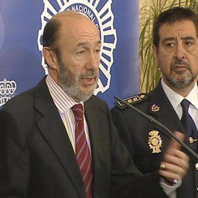 El Ministre de l'Interior, Alfredo Pérez Rubalcaba, donant explicacions sobre la circular interceptada a la Policia