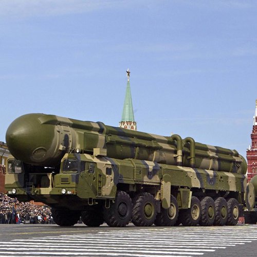 Obama y Medvedev pretenden reducir sus arsenales nucleares