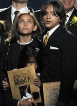 El hijo mayor de Michael Jackson vio cómo moría
