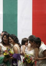 México DF celebra las primeras cinco bodas entre personas del mismo sexo