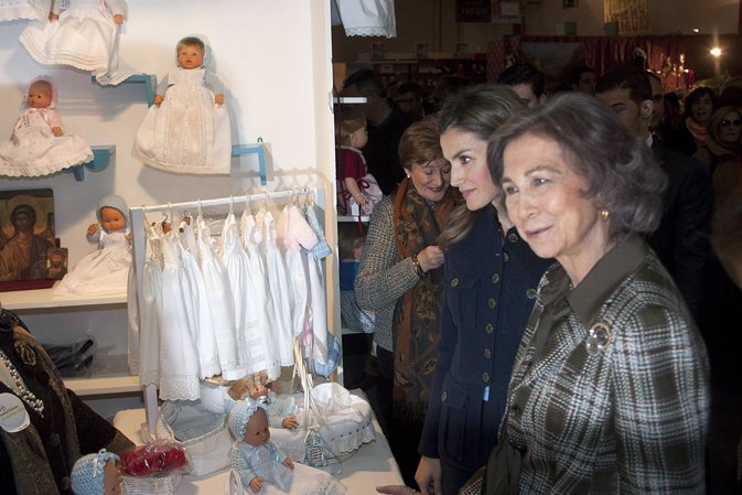 Las compras navideñas de Doña Sofía y Doña Letizia