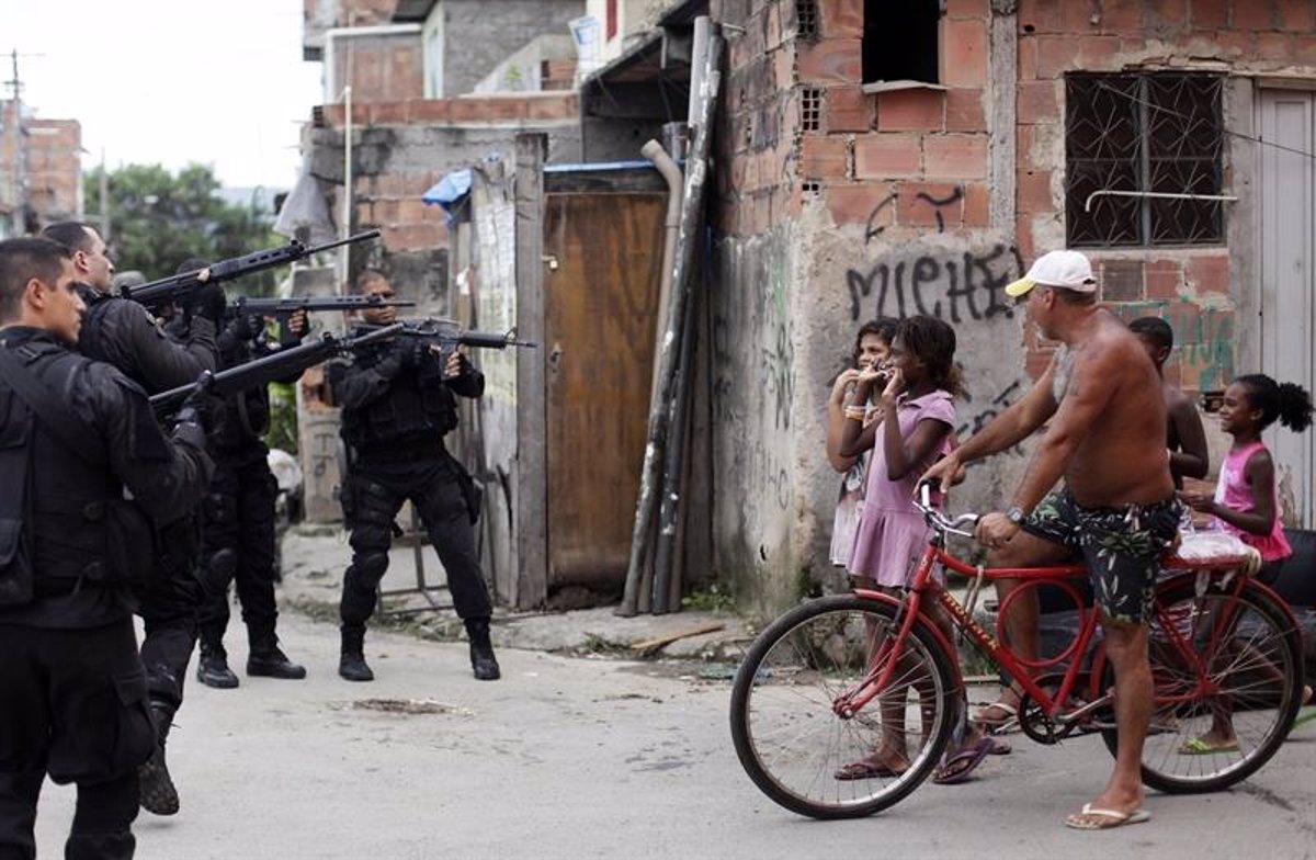 Habitantes De Favelas De R O Denuncian Violencia En Medio De La