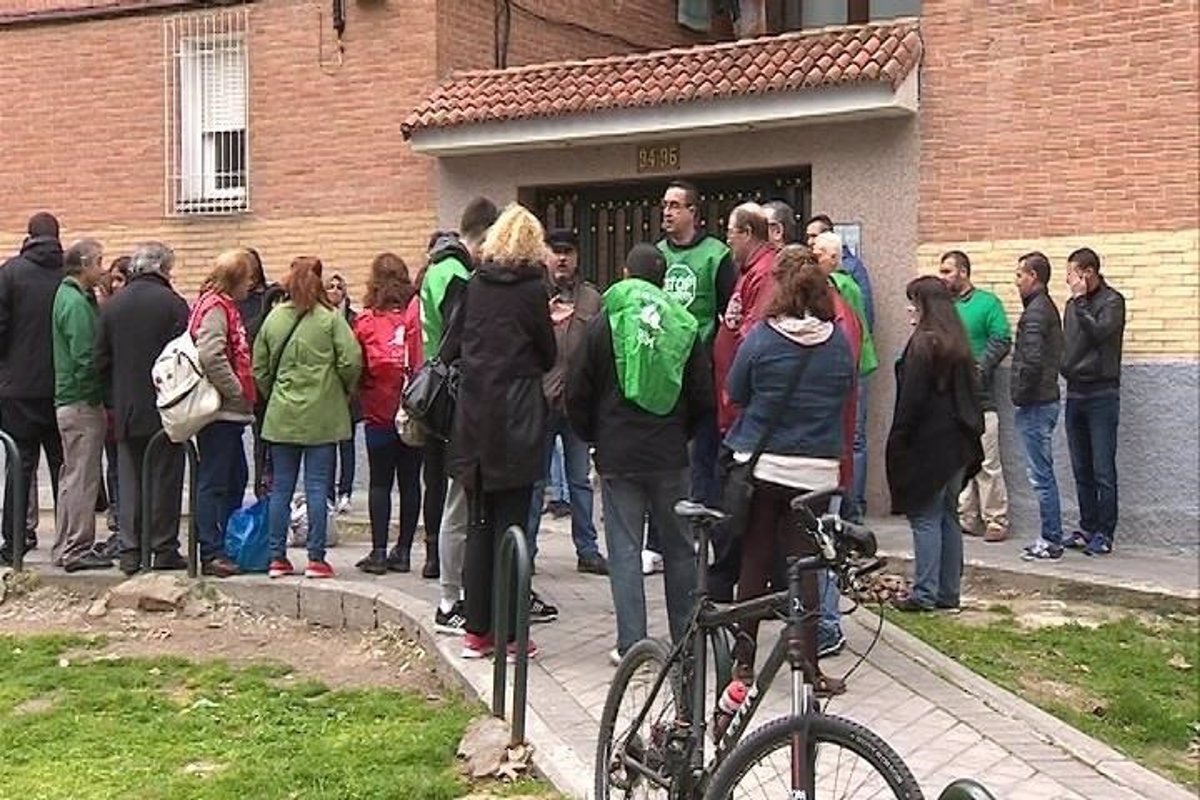 Aplazado Veinte D As El Desahucio De Una Familia En Moratalaz Con Tres