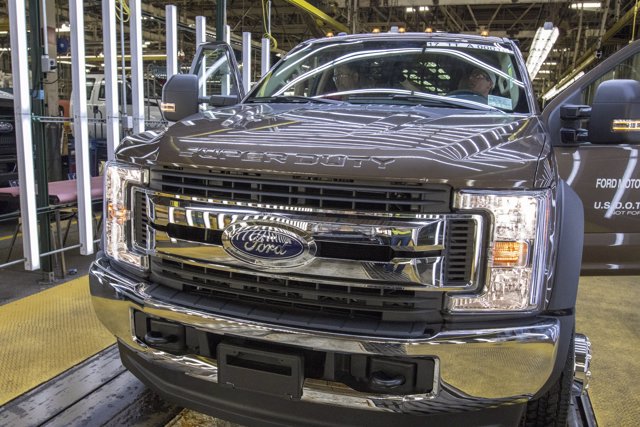 Ford invertirá casi 1 500 millones en dos plantas de Estados Unidos