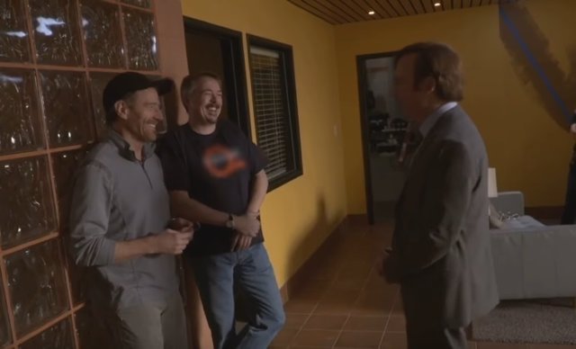 VÍDEO: ¿Qué hace Bryan Cranston en el rodaje de Better Call Saul?