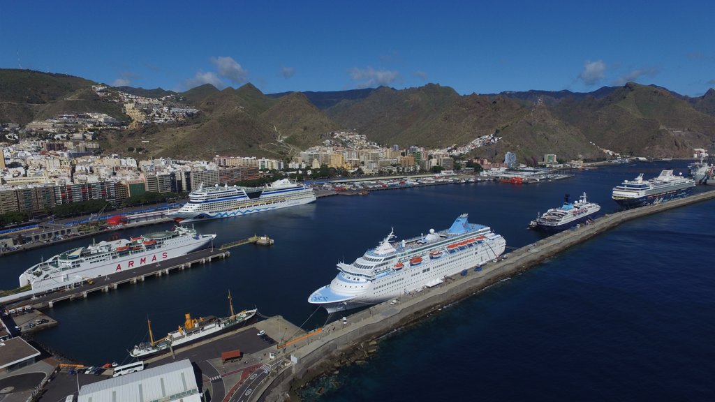 El Puerto De Santa Cruz Recibe Este Viernes Cinco Cruceros Con