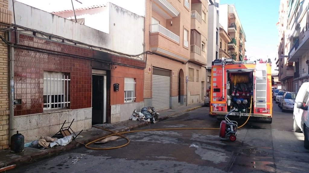 Sofocan Un Incendio En Una Planta Baja Del Puerto De Sagunto Valencia