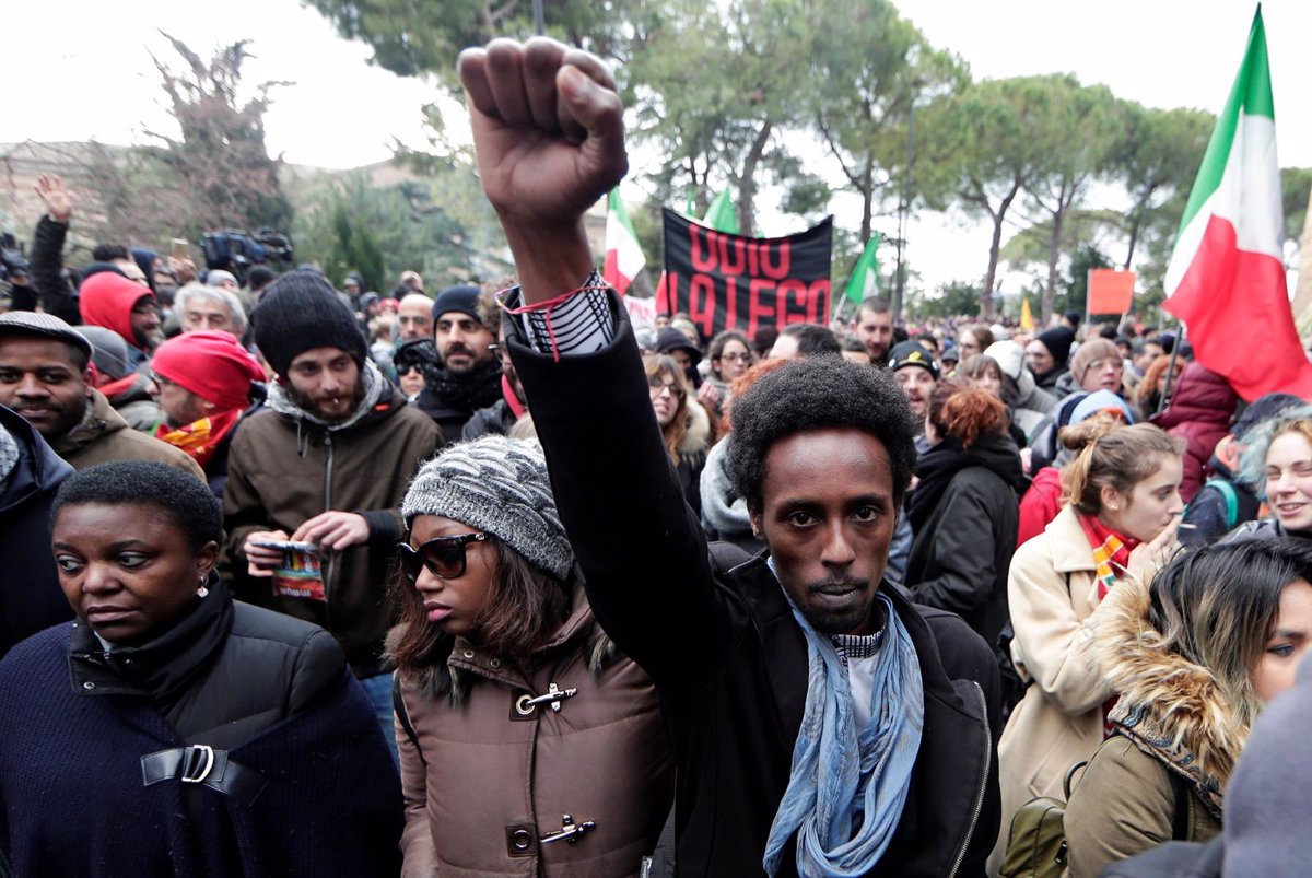 Manifestación contra el fascismo y el racismo en Italia una semana