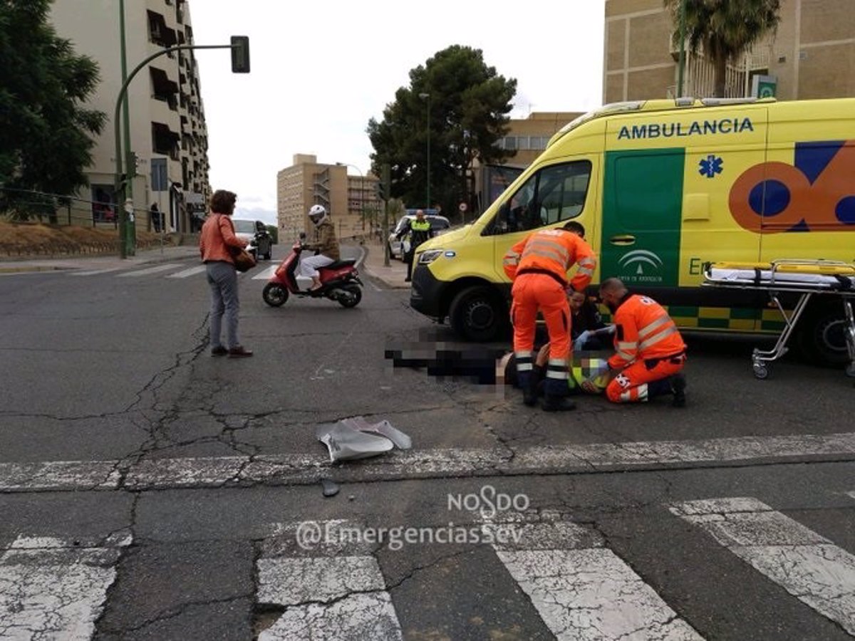 Un Motorista Resulta Herido Tras Colisionar Con Un Turismo En Sevilla