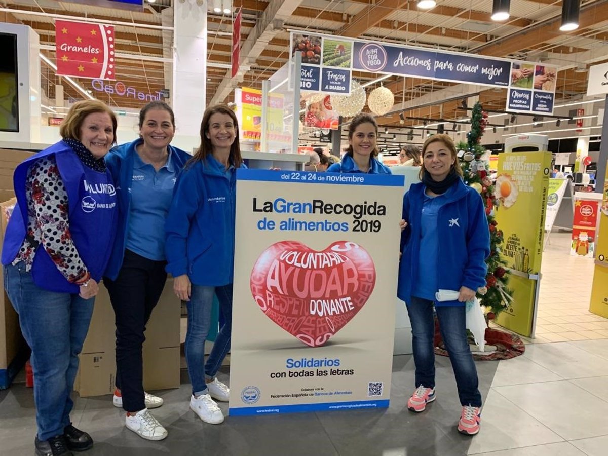 Voluntarios De La Caixa Ayudan Al Bando De Alimentos En Andaluc A A