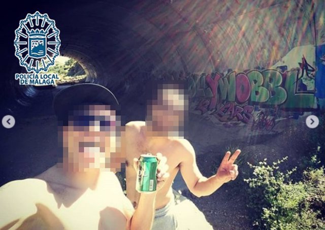 Denunciados tres jóvenes en Málaga por subir fotos a sus redes sociales