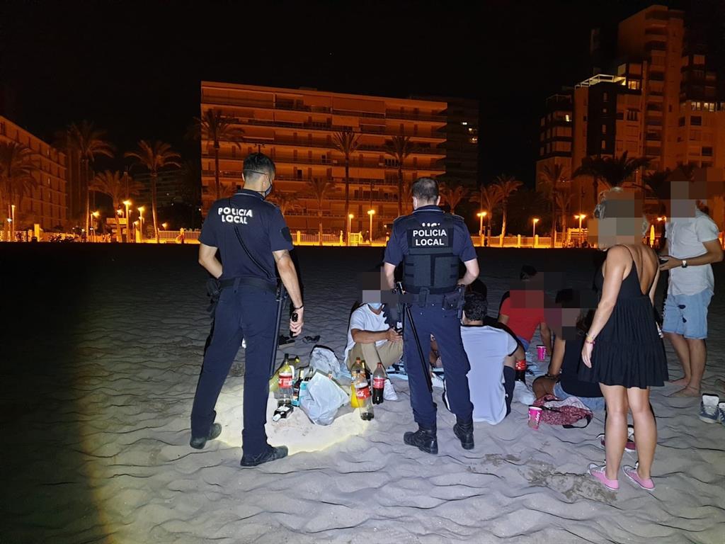 Detenidas Dos Personas En Alicante Por Agredir A Dos Agentes Al