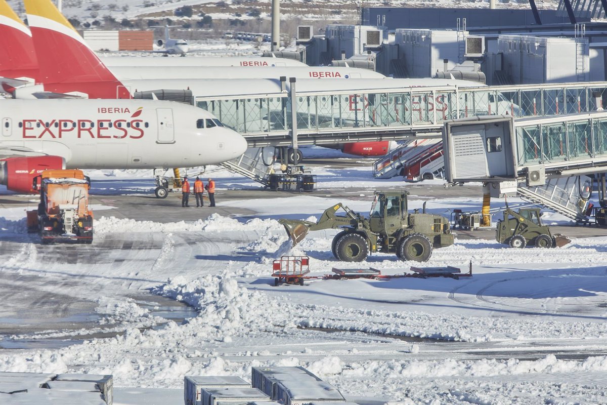 Operados Una Veintena De Vuelos En Barajas Mientras Se Recupera