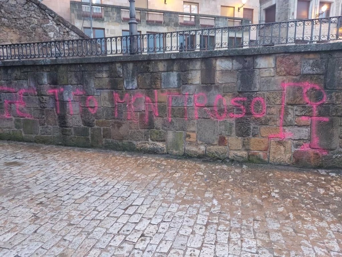 El PSOE Condena Las Pintadas Con Amenazas E Insultos Contra El Alcalde