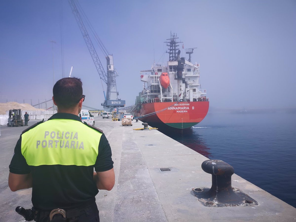 Los puertos de Almería y Carboneras son los que más crecen en España en