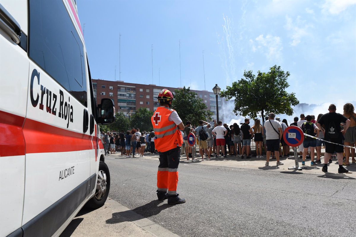 Cruz Roja Atiende A Personas En Los Actos Falleros De Val Ncia