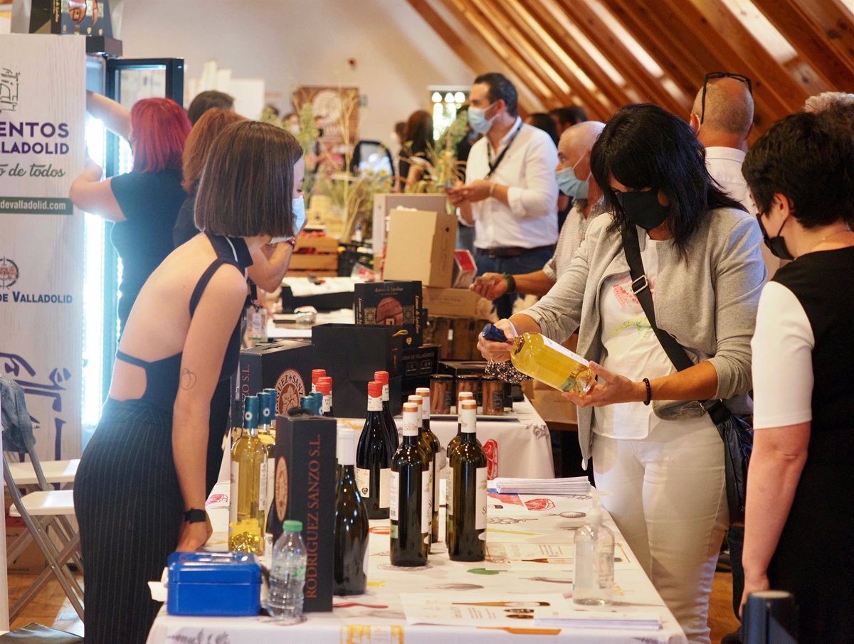 M S De Personas Visitan La Primera Edici N De La Feria De