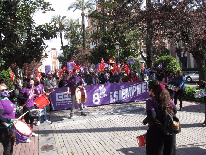 M S De Un Centenar De Delegados De Ccoo Se Concentran En Badajoz Para