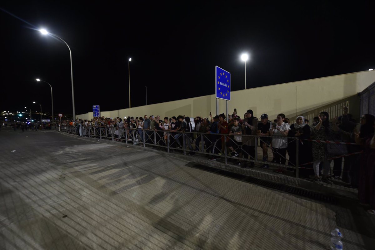 M S De Mil Personas Cruzaron La Frontera Entre Espa A Y Marruecos De