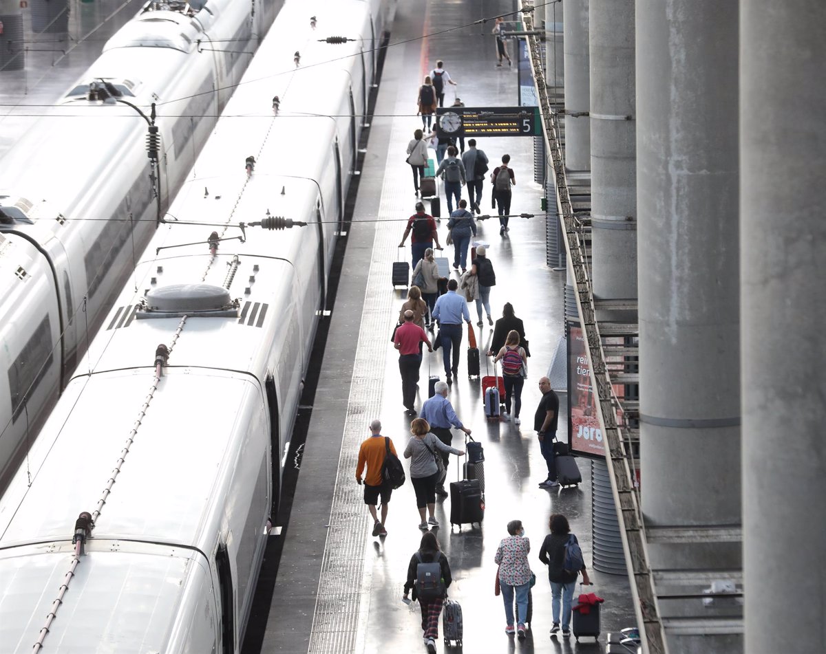 Renfe Ofereix Places Addicionals En Trens D Ave I Llarga