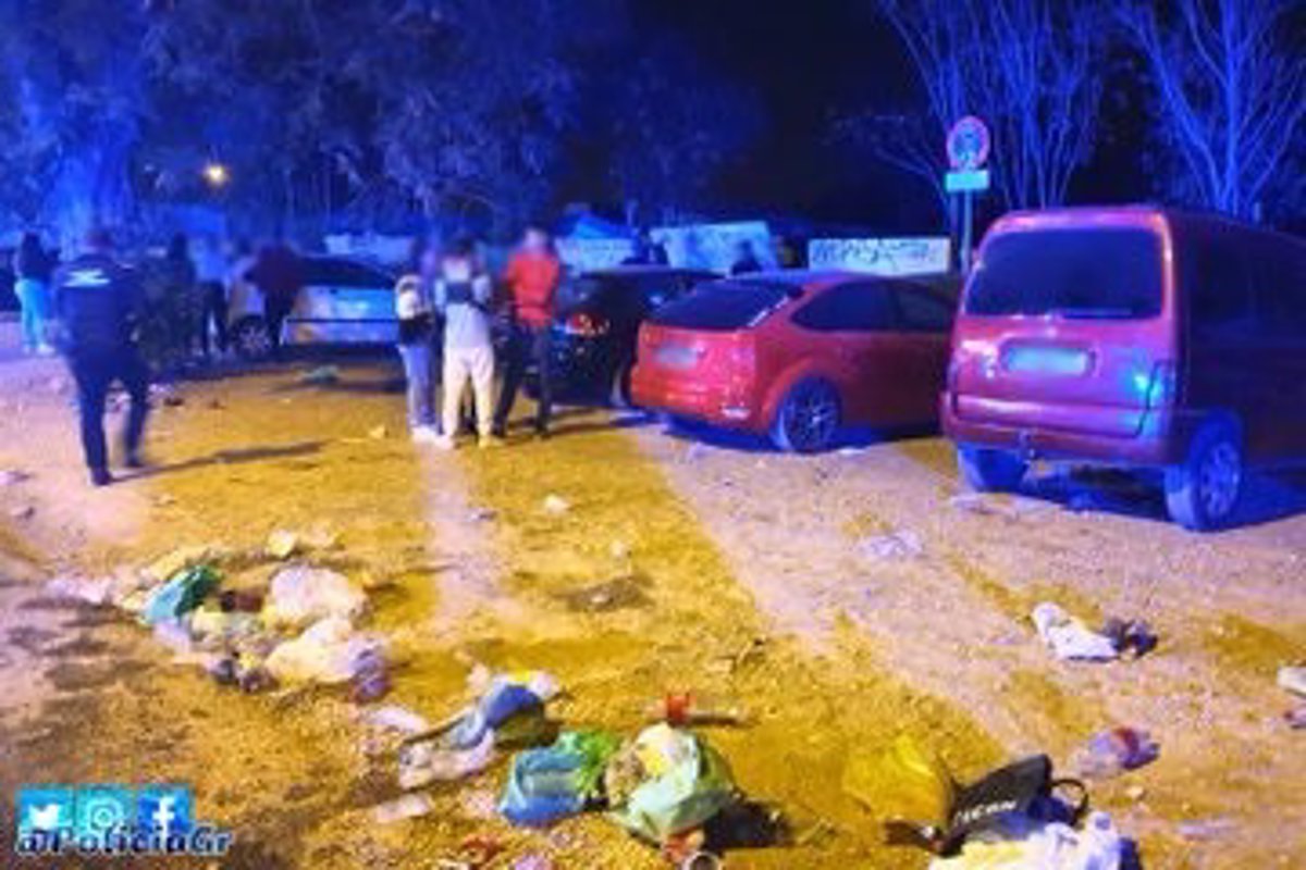 La Policía Local de Granada disuelve de madrugada una fiesta en la vía