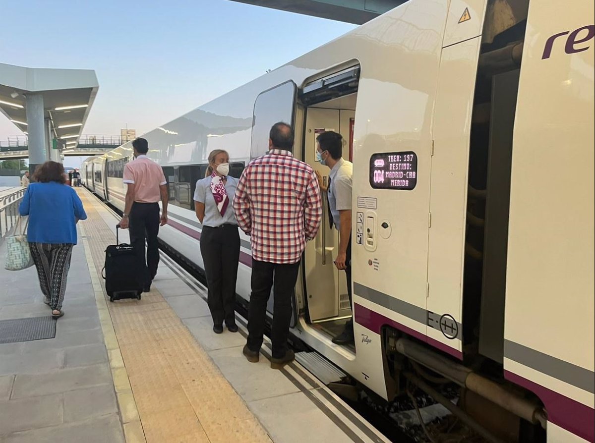 Renfe Emite Abonos Gratuitos Para Trenes En Extremadura En Tres