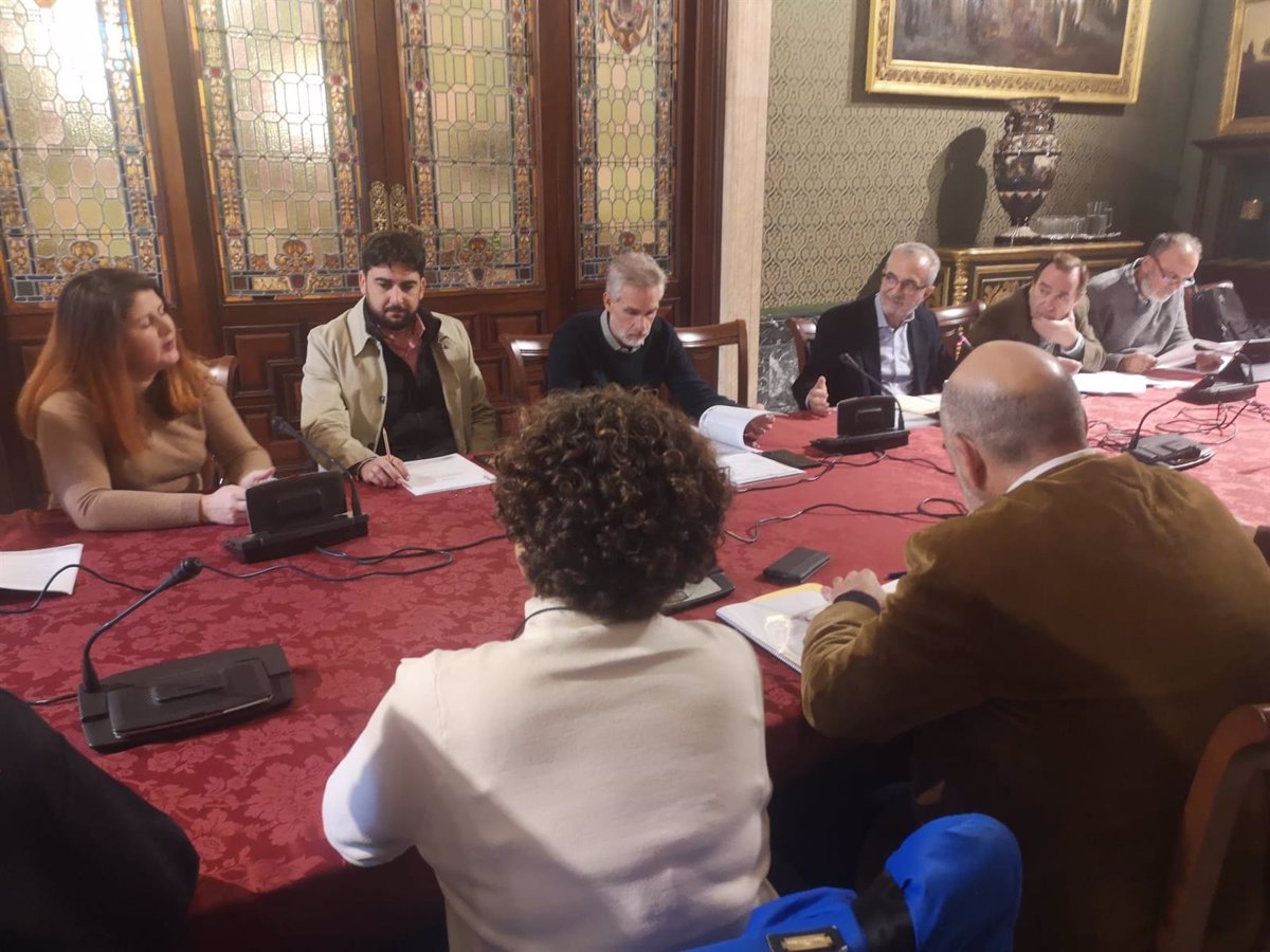 Iu Insta Al Ayuntamiento De Sevilla A Liderar El Proceso De