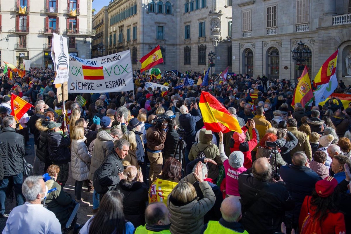 Empieza la concentración en Barcelona contra el Gobierno de Pedro Sánchez