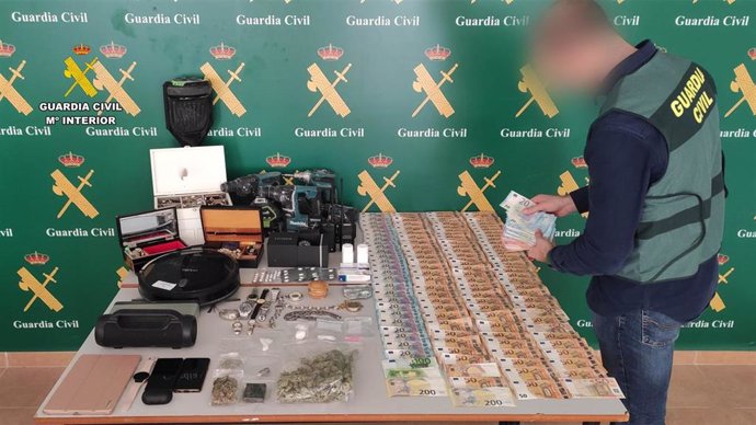 Tres Detenidos En Torrevieja Por Vender Droga Cerca De Academia Escolar