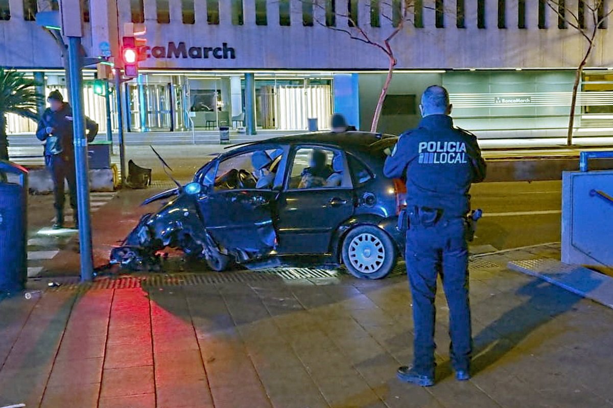 Policía Local interviene en cinco accidentes uno con tres heridos y