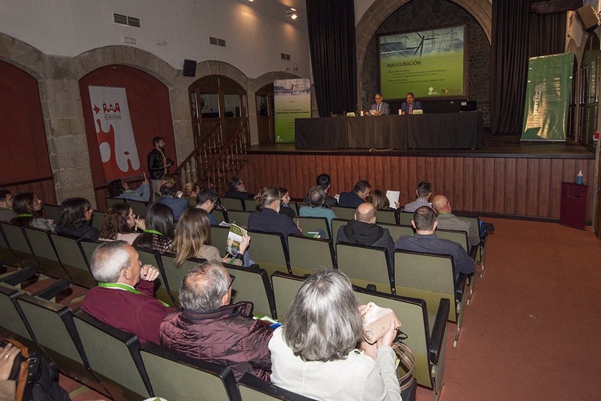 La Diputación de Cáceres informa a representantes locales de las nuevas