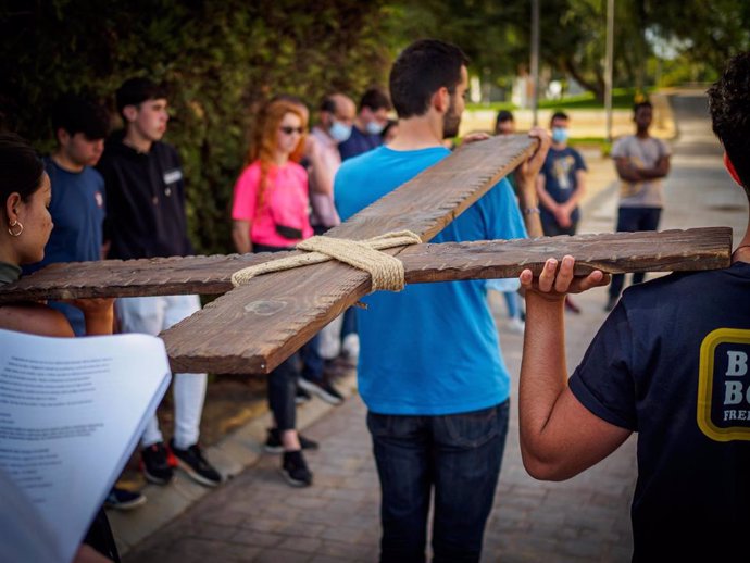 Unos J Venes Participar N Esta Semana Santa En Los Encuentros De