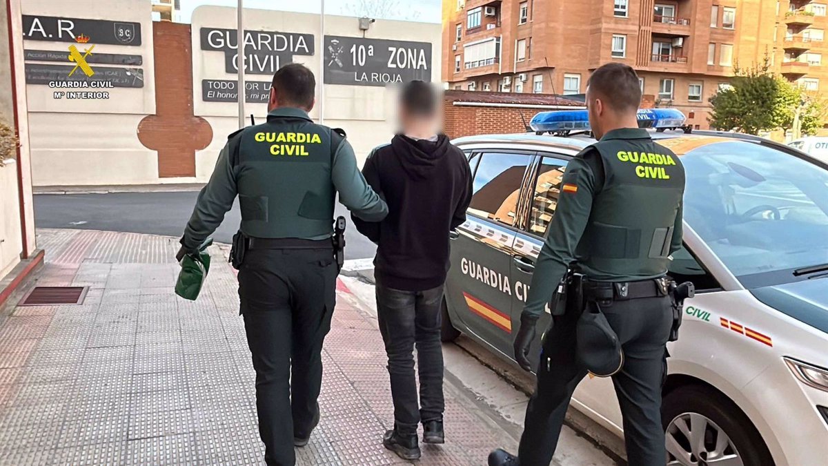 Detenido Un Joven De A Os Por Malos Tratos Amenazas Da Os Y