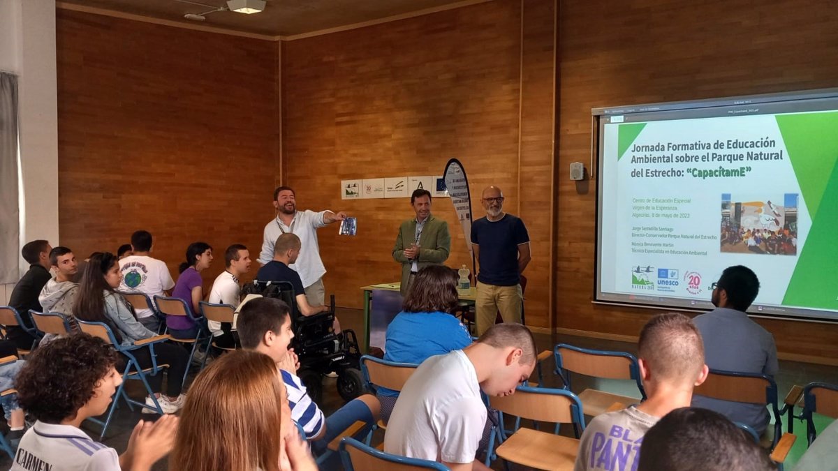 Los alumnos del Virgen de la Esperanza de Algeciras Cádiz se acercan