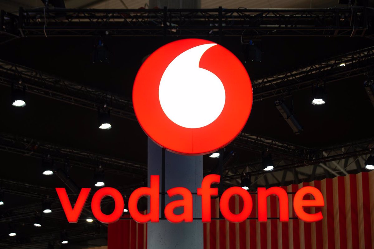 Orange Y Vodafone Se Reparten El Megacontrato De Adif De 117 Millones