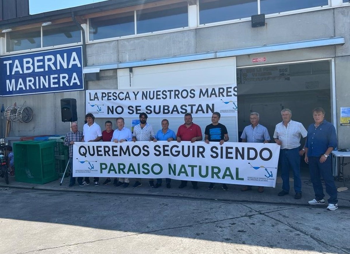 Pescadores se concentran en Llanes contra la designación de espacios