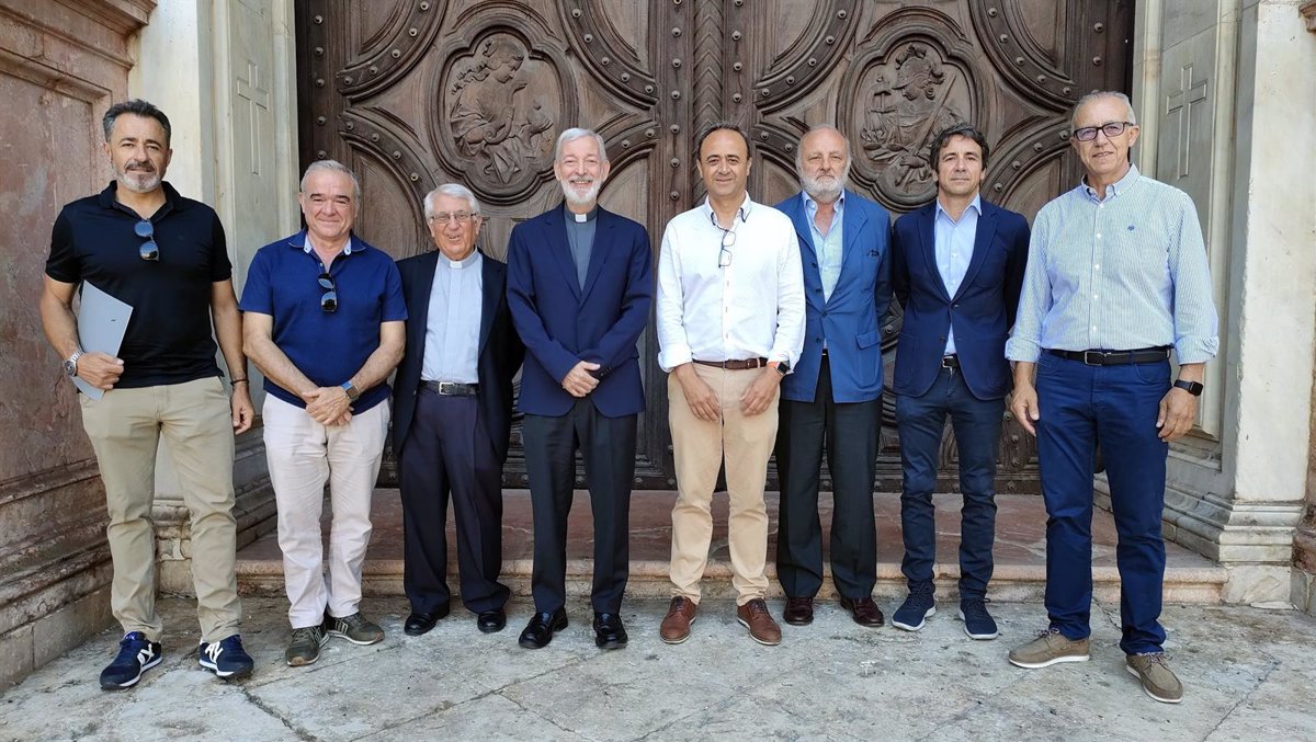 Firman el acta de inicio de las obras del tejado de la Catedral de Málaga