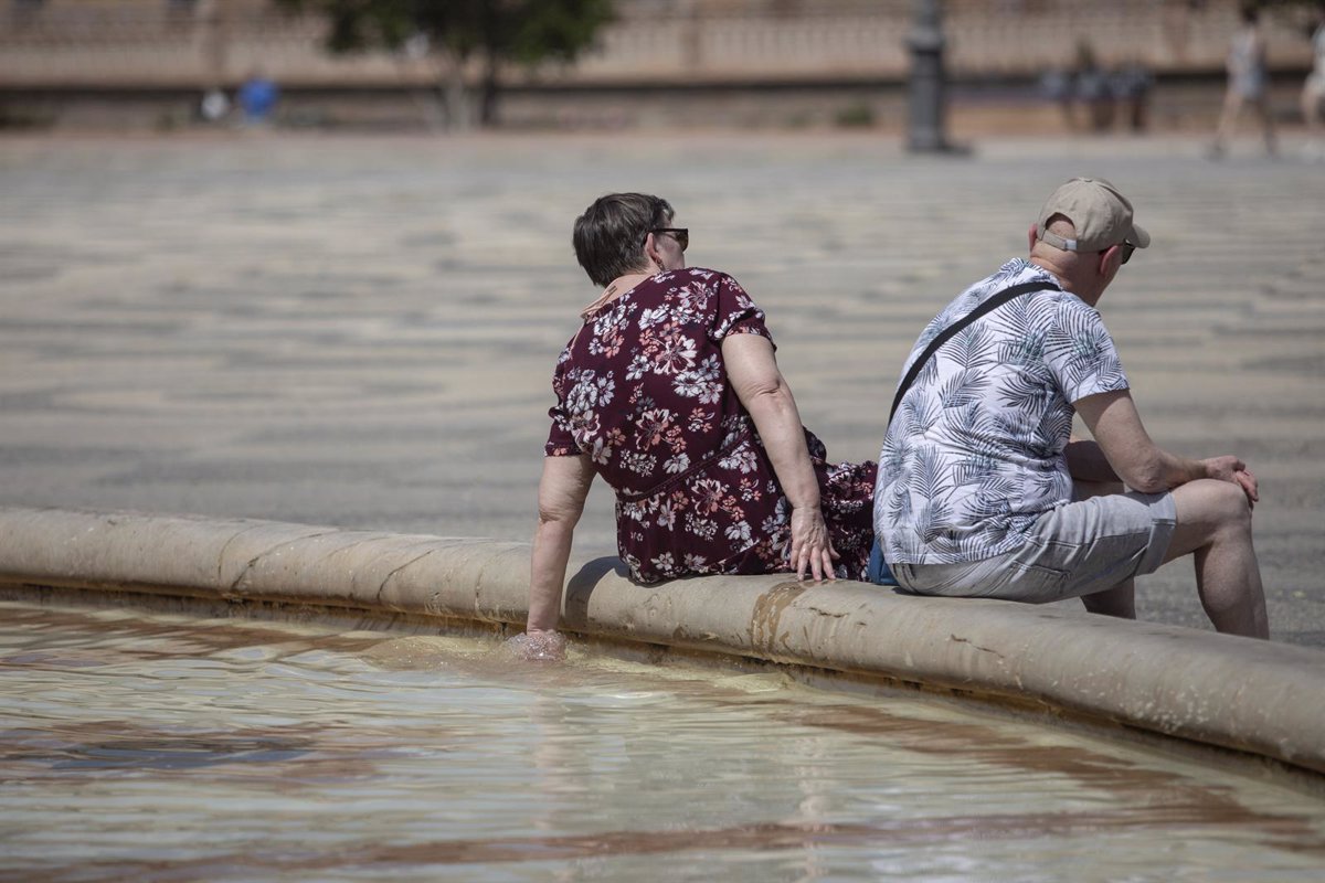 Calor Tormentas Y Oleaje Activan Hoy Los Avisos En Siete Cc Aa En Una