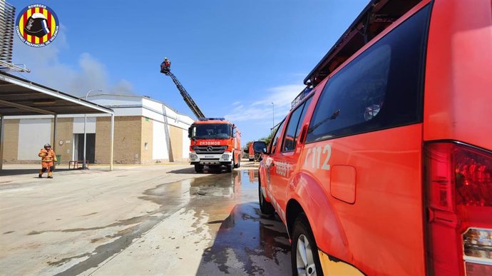 Un Incendio Afecta A Una Nave De Productos Qu Micos De Beniparrell