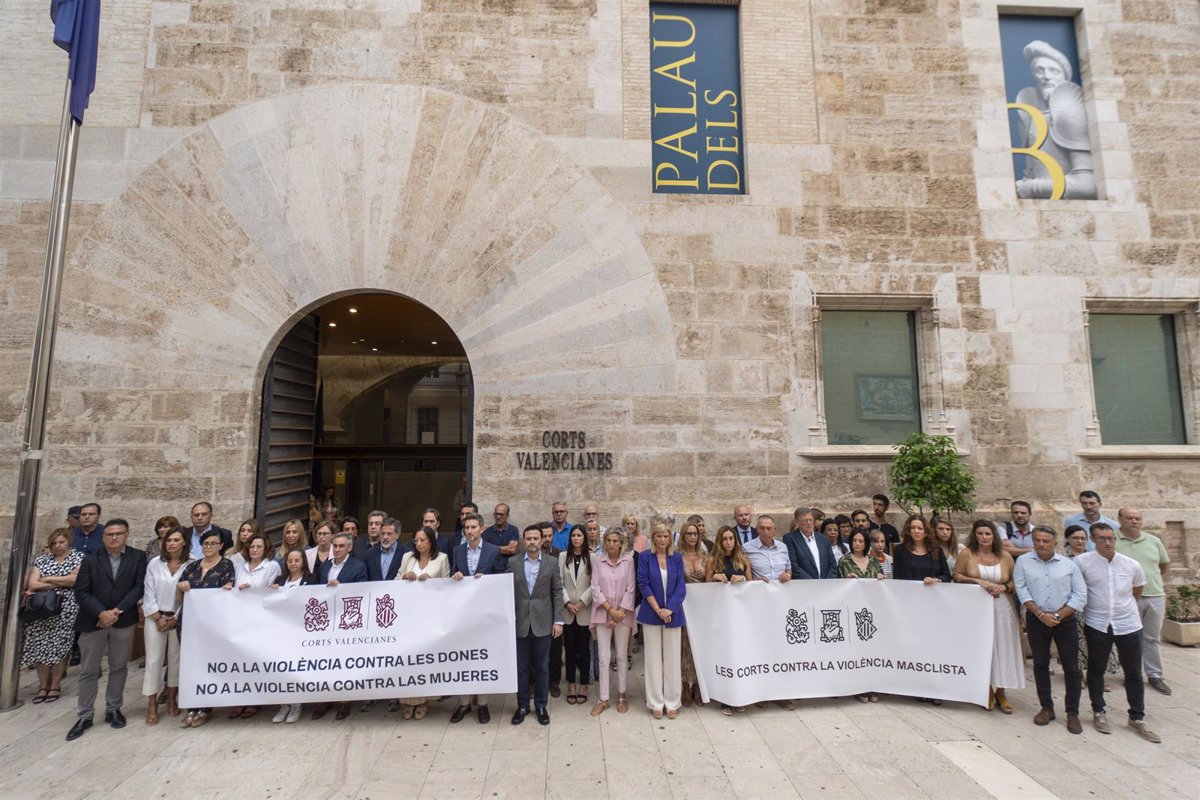 Les Corts Valencianes Condena Los Asesinatos Machistas De Orihuela Y