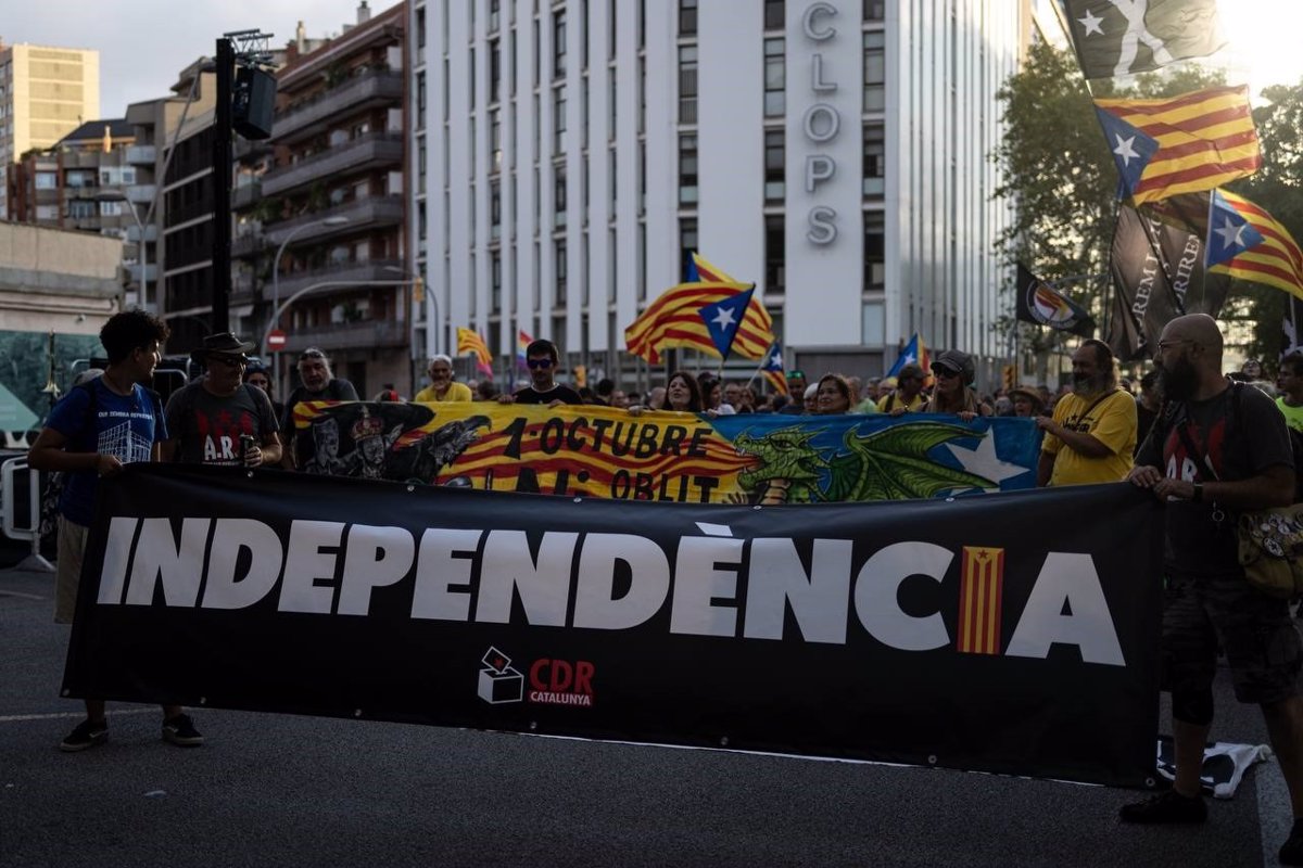 La Manifestaci N De Los Cdr Corta La Avenida Diagonal De Barcelona A La